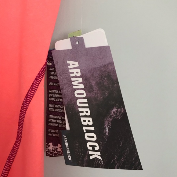 Under Armour short sleeve workout top, size medium - Picture 5 of 7